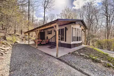 Image de Lake + Beach Access: Land Harbor Cottage