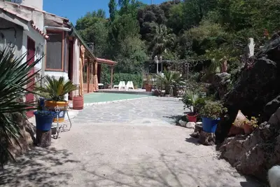 Image de Maison de vacances 'Vega Fuente de las Moreras' avec vue sur les montagnes et piscine.