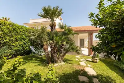 Image de Villa \"Asia Frontemare\" près de la plage avec jardin et Wi-Fi