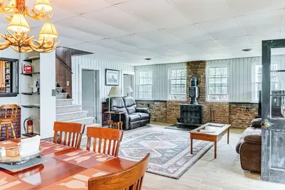 Image de Cozy Home w/ Yard: Steps to Mississippi River