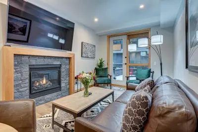 Image de Courtyard Charm - 1 Br King/1 bath condo