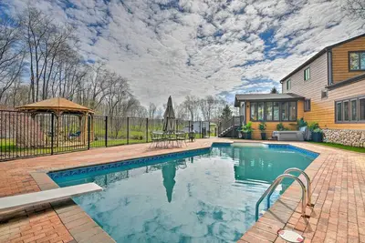 Image de Lovely Highland Home w/ Pool & Hot Tub!