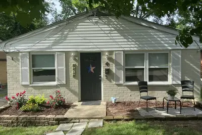 Image de Mariemont Bungalow - 1 block from Wasson bike/walk Trail
