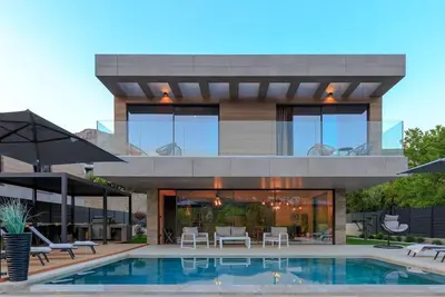 Image de Breathtaking luxury villa LorKia with infinity pool and wellness