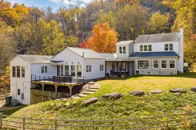 Image de Luxury Modern Farmhouse Villa - 8br, HotTub & Mtn Views