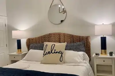 Image de Large, True 1 Br, Between Alys & Rosemary