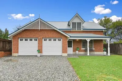 Image de Peel St | Large Family Home, Walk to Cbd