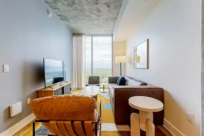 Image de Historic Rainey St 30th-floor condo with breath-taking views