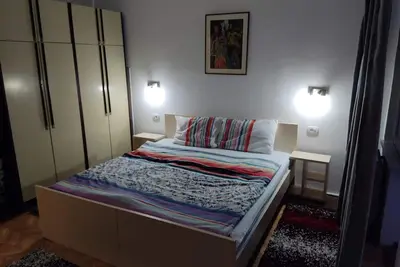 Image de Sunny studio with free parking. Quiet and green part of Skopje 3km from center.