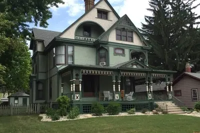 Image de Queen Victorian Home, Walking distance to downtown