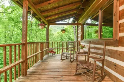 Image de Secluded Log Cabin, Close to Town, Hot Tub, WiFi, Fireplace, Pet Friendly