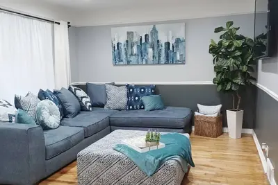 Image de Beautiful family home w/King bed, Pool tbl, Basement