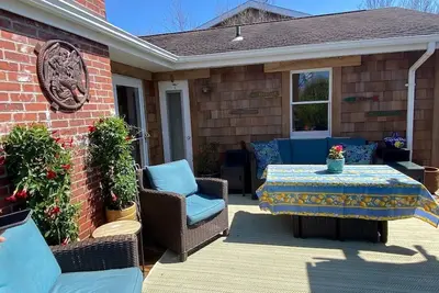 Image de Cozy Fire Island Retreat.