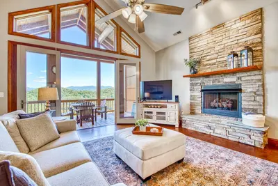 Image de Mountain view condo in Country Club - fireplace & on-site hot tub, pool, tennis