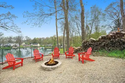 Image de Pine Lake Overlook- Lakeside house, hot tub w/ a view! Pontoon rental options!