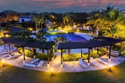 Image de Stylish & Quiet ~ Breathtaking Laguna Views ~Pool
