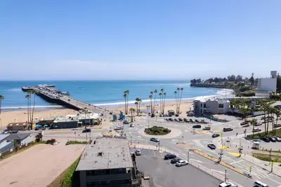 Image de Coastal Retreat walking distance to Main Beach!