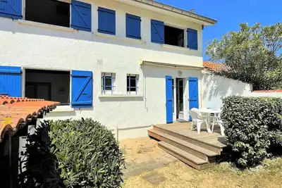 Image de Les Bourdaines, Vacances en famille – Villa patio 2**, 4 chambres, plage  et  océan à pied