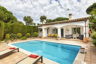 Image de Merveilleuse maison de vacances privée pour 8 personnes avec Wifi, piscine privée, Tv et patio