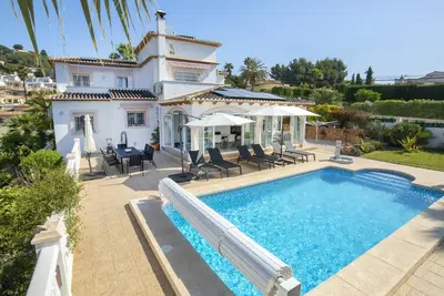 Maison de vacances privée avec climatisation, piscine privée, Wifi, Tv, terrasse, parking