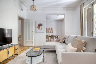 Image de Amazing Jerónimos 3br, in the best area of Madrid, by Blueground