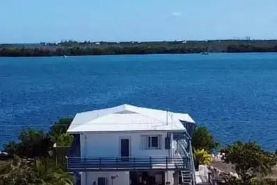 Image de Ocean views from all rooms, this peaceful, gorgeous property has a reduced rate!