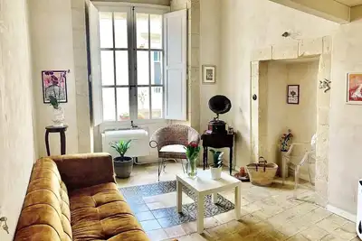 Image de 2-Bed Island Retreat - Baroque Courtyard & Views