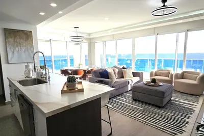 Image de Beautiful 2 bedroom Corner Beach Front Condominium Encantame Velero 905