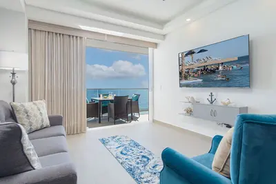 Image de Splash in The New Lazy River and Sleep In Luxury Encantame Velero 1103