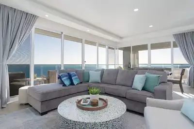 Image de Impressive & beautiful 3 bedroom end unit Ocean Front Encantame C-1901