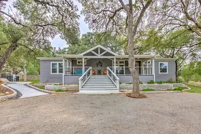 Image de Arete Stay. Like country in the city! Big oak trees only 12 mi. from downtown