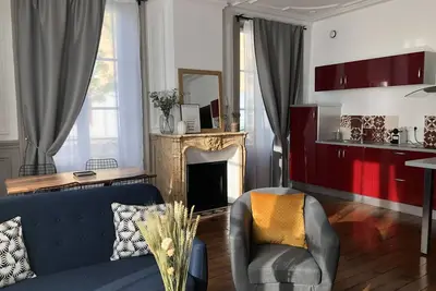 Image de Appartement chaleureux avec  parking privé situé au centre ville