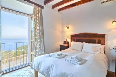Image de Chambre d'hôtes \"Habitación Doble Con Vistas Al Mar\" avec vue sur la mer, Wi-Fi et climatisation