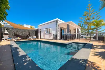 Image de \"Villa Loretta\", avec vue sur la mer, piscine chauffée & Wi-Fi