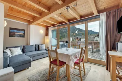 Appartement de vacances 'Ciasa Irene Mansarde' près des pistes de ski avec vue sur les montagnes