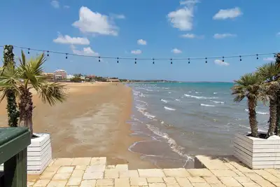 Image de Appartement près de la mer avec terrasse ouverte et balcon