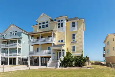 Image de Surfside Retreat Oceanfront  Home + Pets Stay Free!