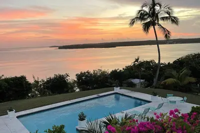 Image de Private Beachfront Estate Home w/Pool on Gated Windermere Club Membership