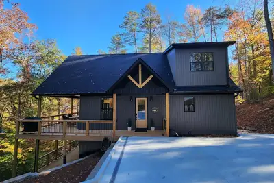 Image de Beautiful Newly Built Retreat w/Private Marina Boat Slip at Upper Lake Keowee! ! !