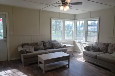 Image de Cozy 2br Cabin/home 7 miles from Glacier Park!