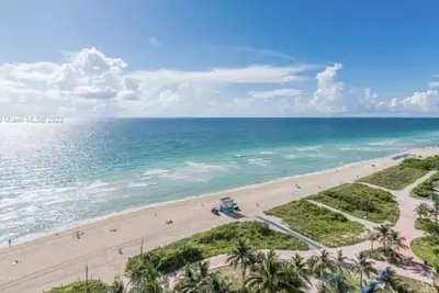 Image de Amazing Beachfront Property. Oceanfront views.