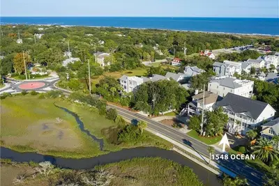 Image de Ocean Blvd Sunset Cottage • 4br East Beach Luxury Oasis