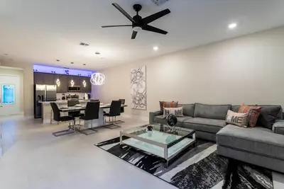 Image de 3 Bedrooms, 2. 5 bathrooms Townhouse