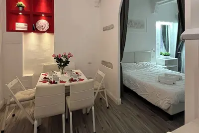 Image de Michelangelo's Suite / Modern Apartment / Accommodates Up to 7 Guests