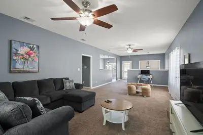 Image de Blue Dog Inn | 3 Bed, 2 Bath