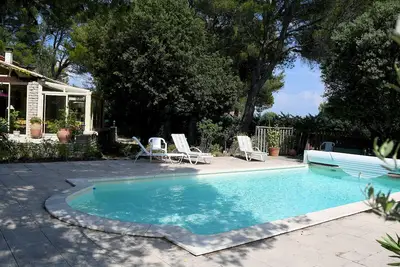 Chambre d'hôtes spacieuse et calme au coeur du Luberon