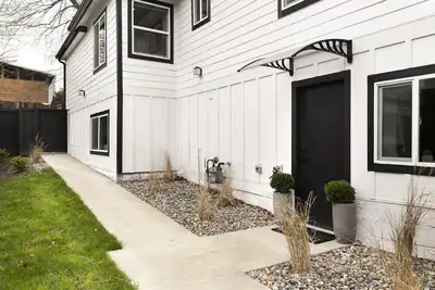 Adorable Madrona 1bd/1bath