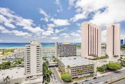 Image de Monthly- Discovery Bay 2203 Ocean/Sunset/Marina/City Views - Q Bed/Twin Sofabed