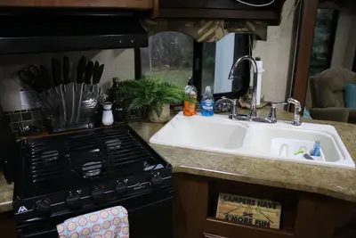 Image de Rv Glamping at the Knife Lake Getaway Homestead- King's Corner