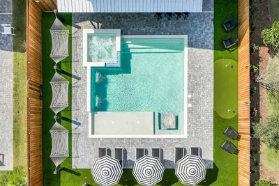 Image de Hgtv-Inspired Beach House | 3-minute walk to the beach!